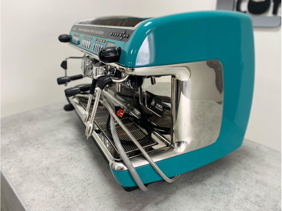 Професионална кафе машина за барове и кафенета La Cimbali M39 Dosatron 1000 